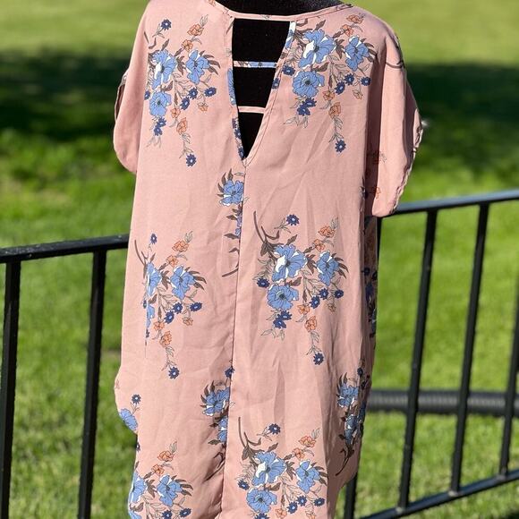 Sienna Sky, floral sheer, long top with V opening in back, women's size L - Picture 5 of 9
